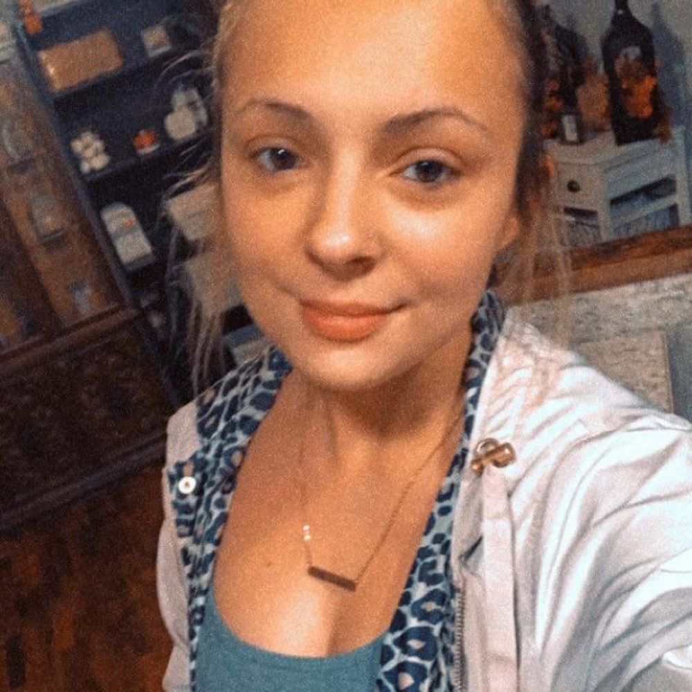 Meet your Posher, Alicia